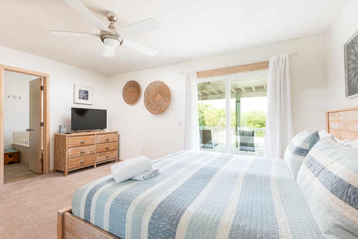 Bedroom 2 (king) is on the middle level and includes an attached full bath.