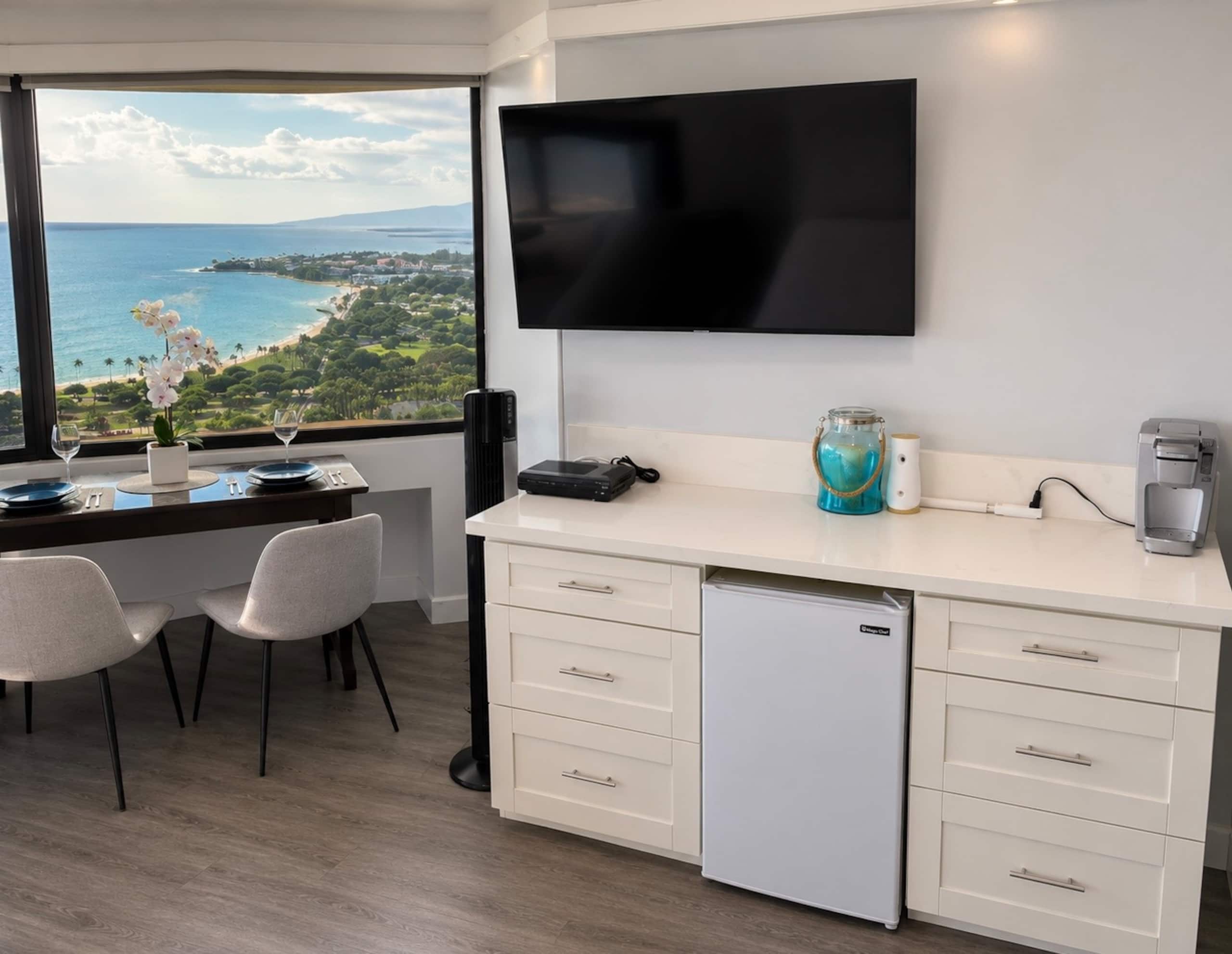 Condo in Honolulu · ★4.88 · 1 bedroom · 2 beds · 1 private bath - Image 15