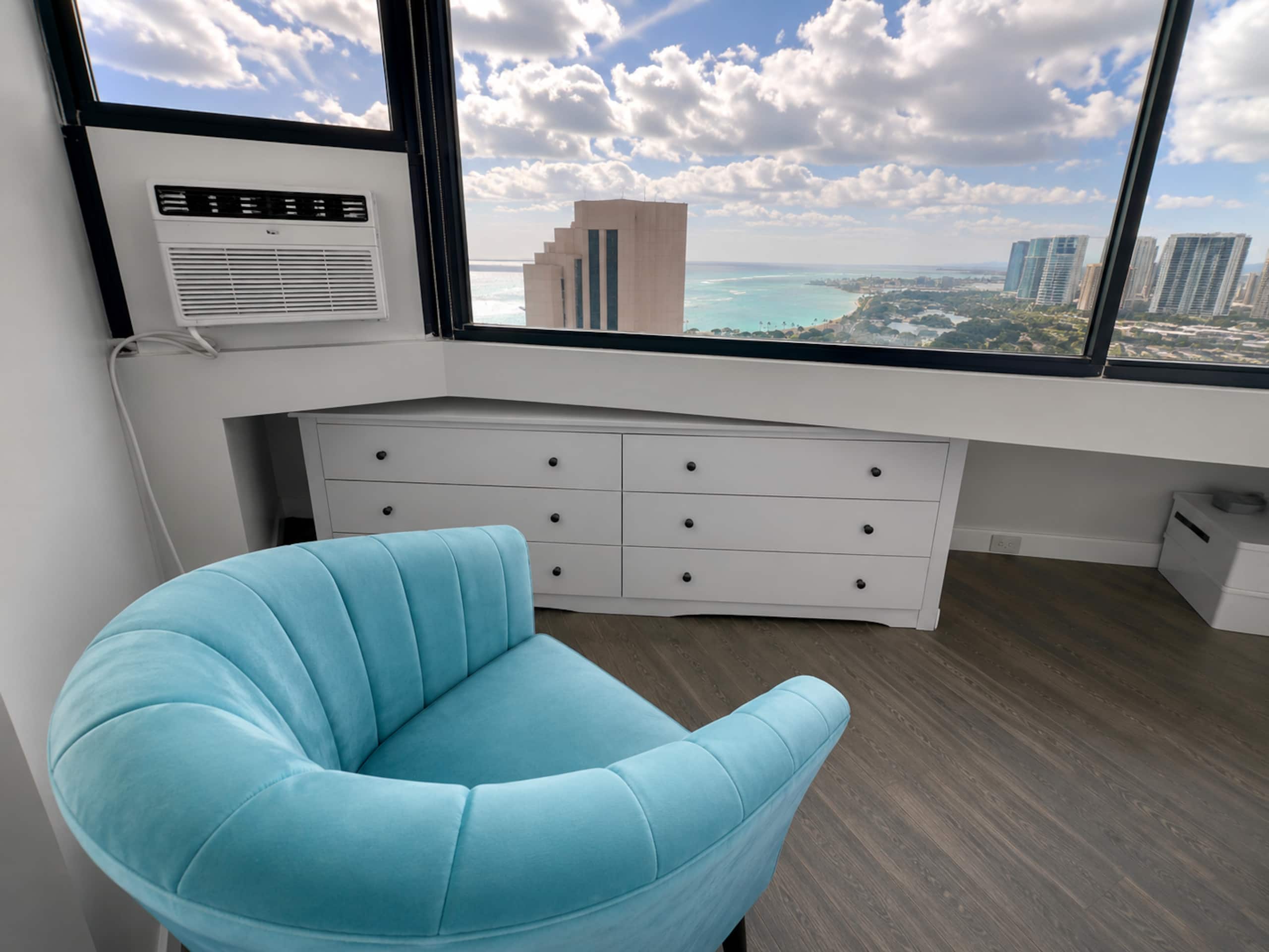 Condo in Honolulu · ★4.88 · 1 bedroom · 2 beds · 1 private bath - Image 19