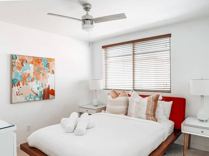 (M212) Sofi 4th St, Beach, Heated Pool, Parking - Miami Beach, FL