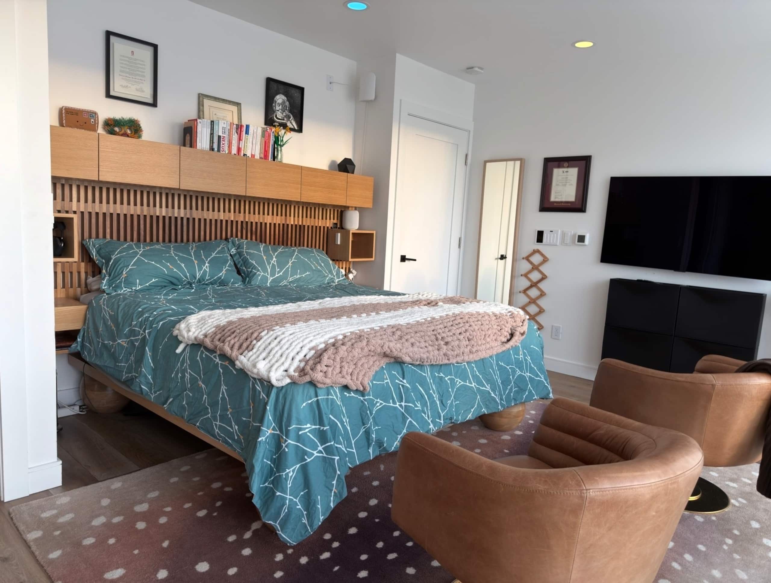 Home in San Francisco · ★4.94 · 4 bedrooms · 5 beds · 3 baths - Image 8