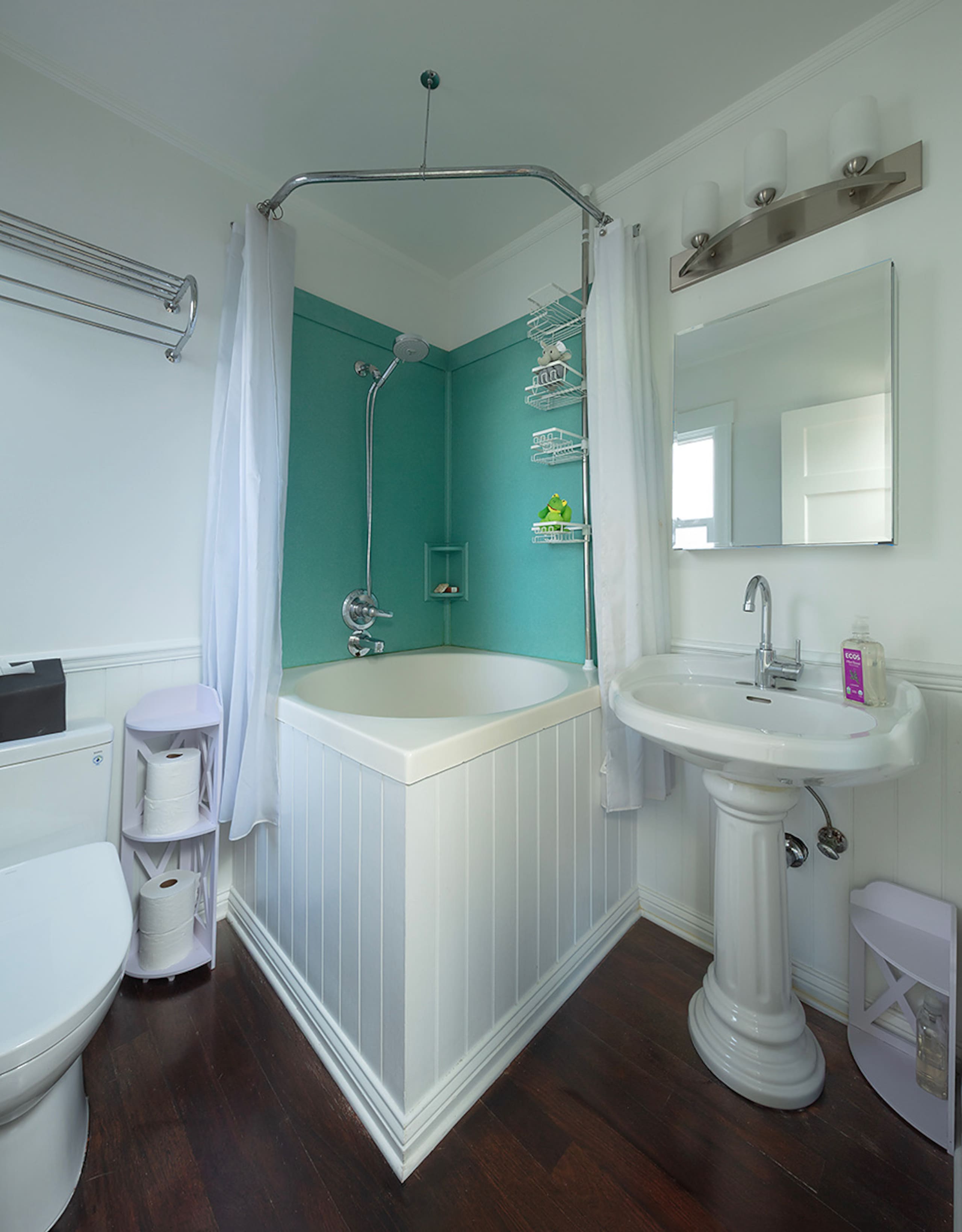 Home in San Francisco · ★4.94 · 4 bedrooms · 5 beds · 3 baths - Image 17
