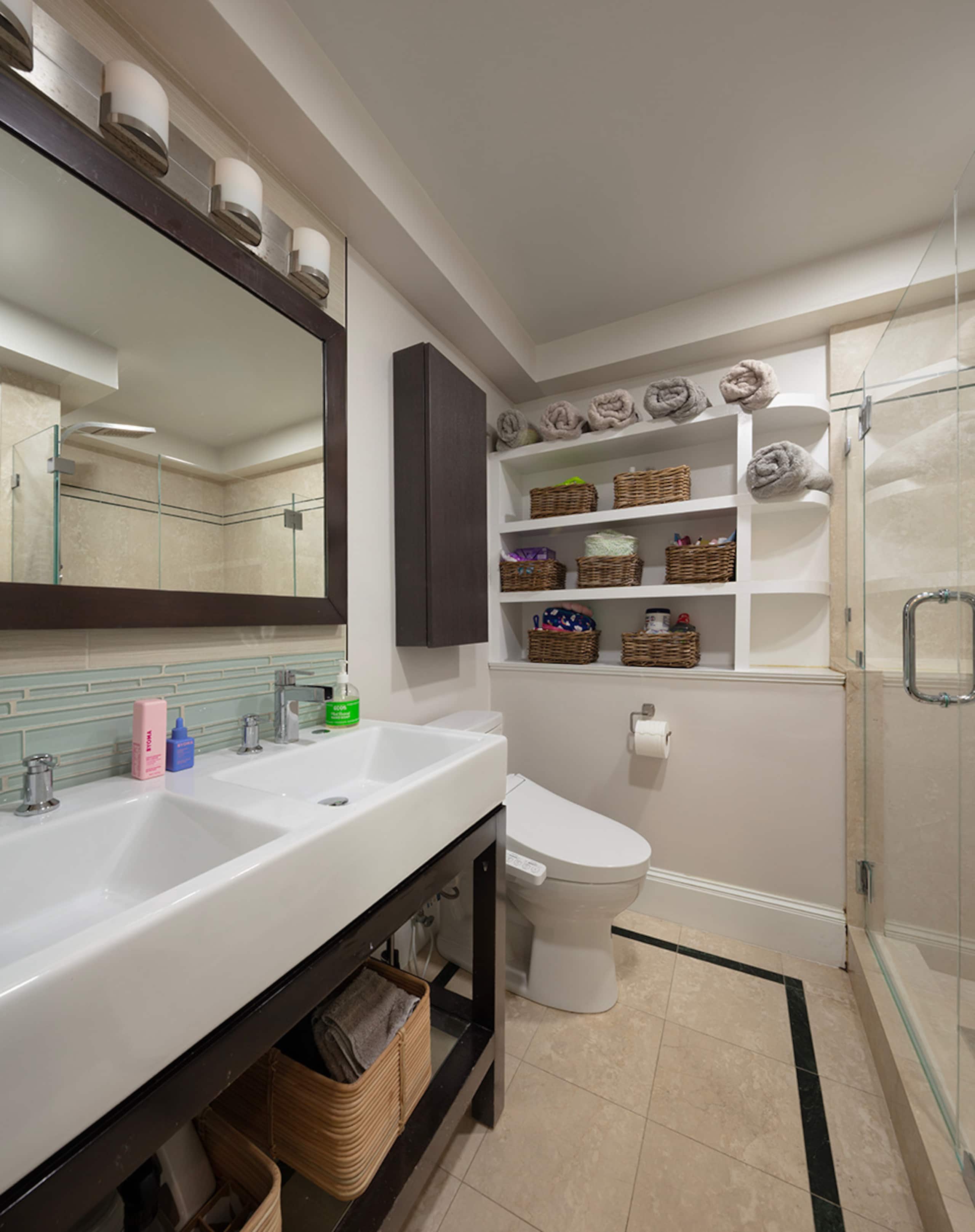 Home in San Francisco · ★4.94 · 4 bedrooms · 5 beds · 3 baths - Image 15