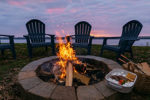 Spacious Lakefront Retreat | Sunset VIEW | Firepit