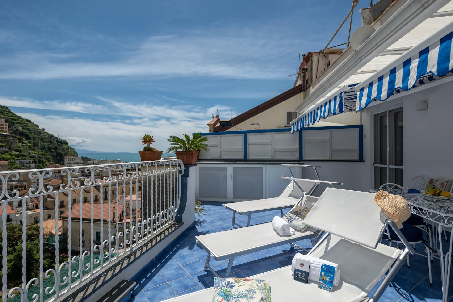 Grecale : appartement avec vue imprenable sur la mer et patio - jusqu'à 5 personnes
