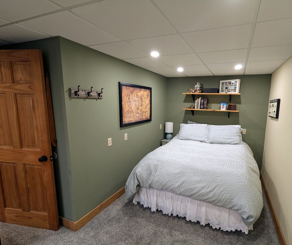 Eerste verdieping, met bureau en stoel 