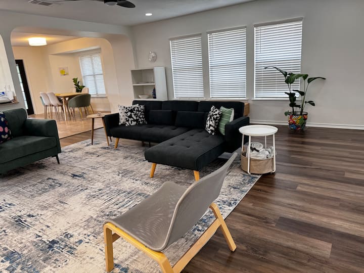 Bright, Modern Space For Family & Friends - San Antonio