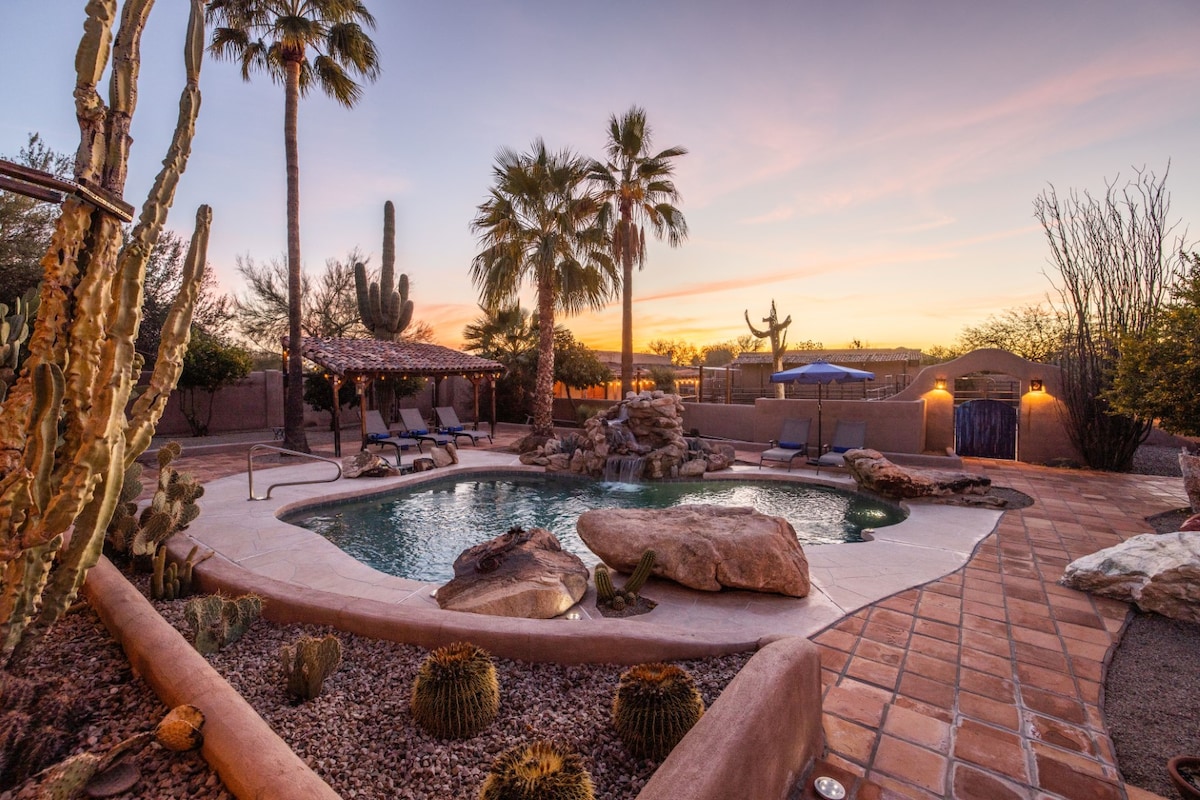 Luxury 5BR: Pickleball, Heated Pool, Near Golf - Scottsdale