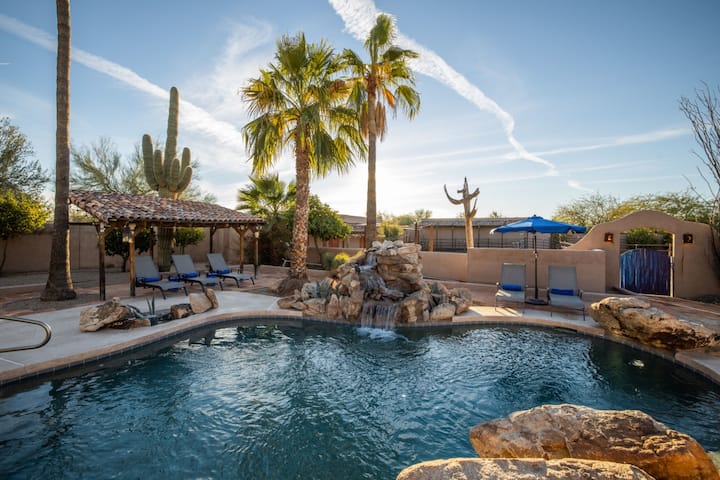 Luxury 5BR: Pickleball, Heated Pool, Near Golf - Scottsdale