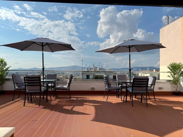 TH0 High-Standing Building Near Acropolis Rooftop gallery image 4