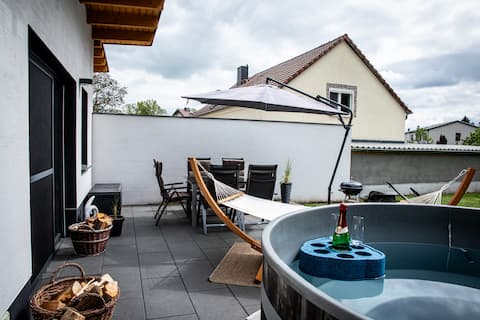Family Vacation, Large Garden, Hot Tub, Playground