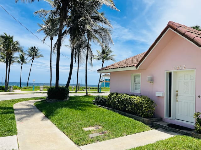 Direct Oceanfront-On the Beach-Pool-Grill-Parking