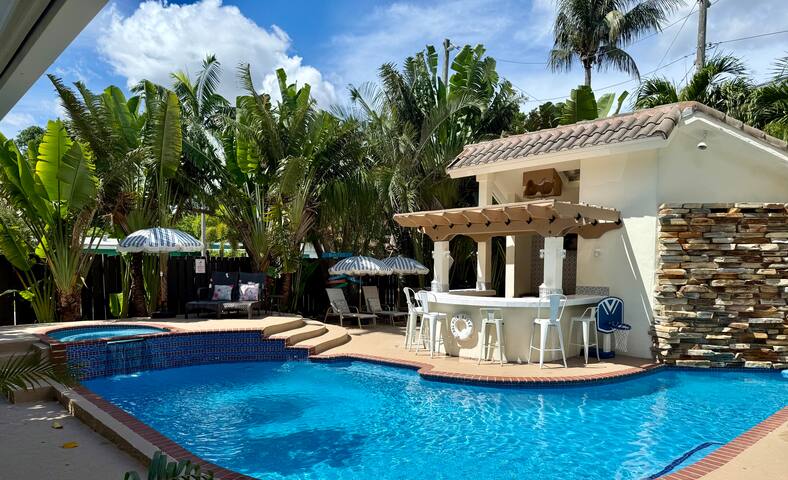 Huge private pool oasis, Steps to beach, golf cart gallery image 2