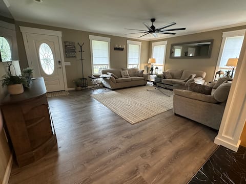 Top performing Airbnb: Family Lake House with Dock in Bartow