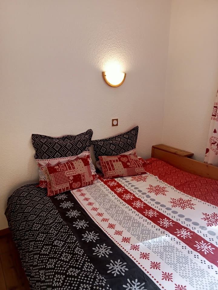 Fermeture de la chambre avec porte coulissante  .  ...lit 160