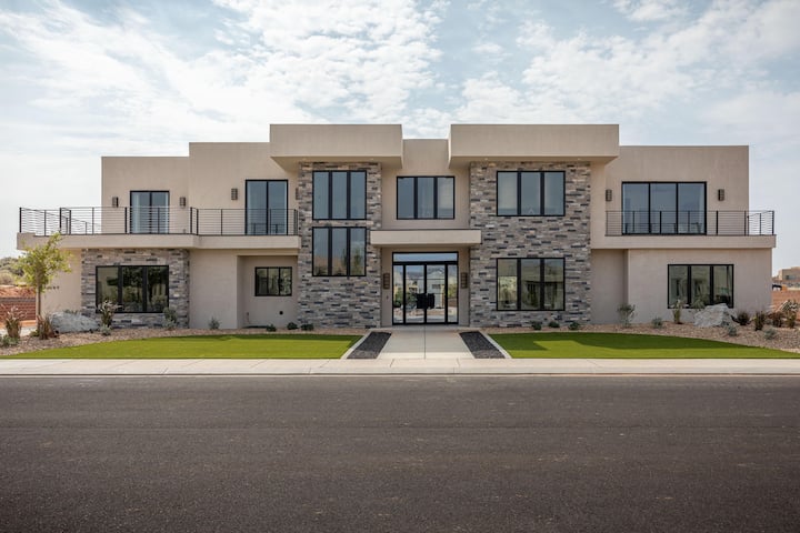 7br Sleeps 30 - Private Pool, Arcade & Theater - St. George, USA