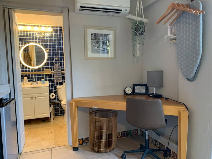 Private Fenced Yard, Beach Gear, And King Bed! - Sarasota, FL