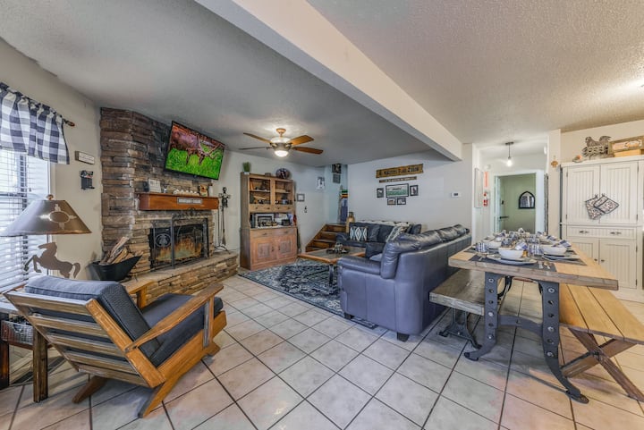 Knotty Pine Cabin W/ Private Hot Tub - New Mexico
