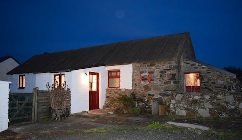 Charming cottage.
Coast, countryside & sea views