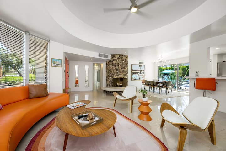 Space Age Atomic House - Twin Palms - Houses for Rent in Palm