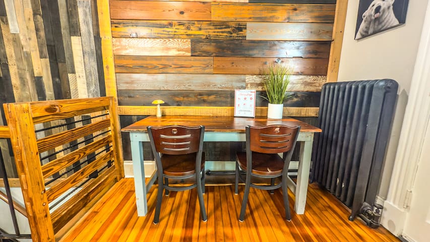 *The Rustic Home* 3 Bedroom Second Floor Apartment gallery image 5