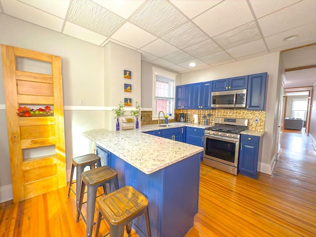 *The Rustic Home* 3 Bedroom Second Floor Apartment gallery image 3