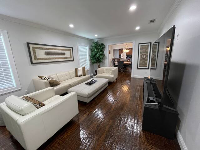 In the heart of the M streets Beautiful Tudor home gallery image 2