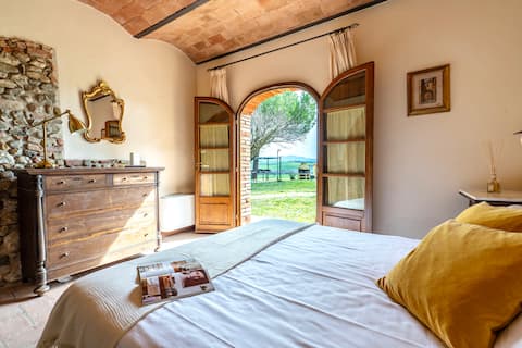 Rigoletto apartment with pool and view