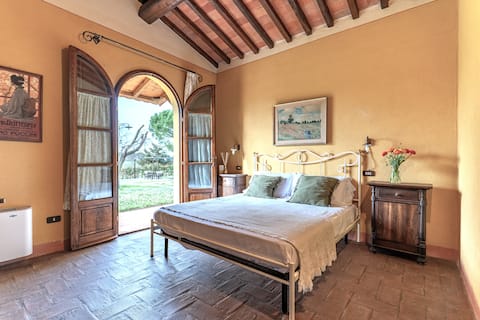 Butterfly annex with pool and view
