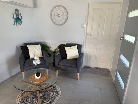 Popular Airbnb listing: Beachfront Studio Apartment - 1 bedroom in Mackay Regional