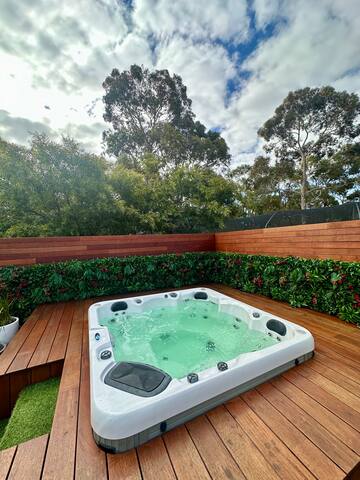 Rural Getaway: Alpacas, Pool, Hot tub, Gym, Tennis gallery image 2