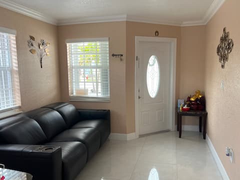 Top Airbnb: CASA LA ROSA Florida, Miami. in Hialeah