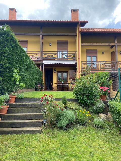 BEAUTIFUL VILLA NEXT TO POTES, 4 BEDROOMS - 3 BATHROOMS - POOL