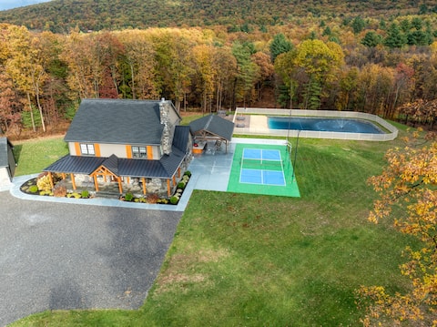 Pickleball - Swim Pond - Hot tub - Views