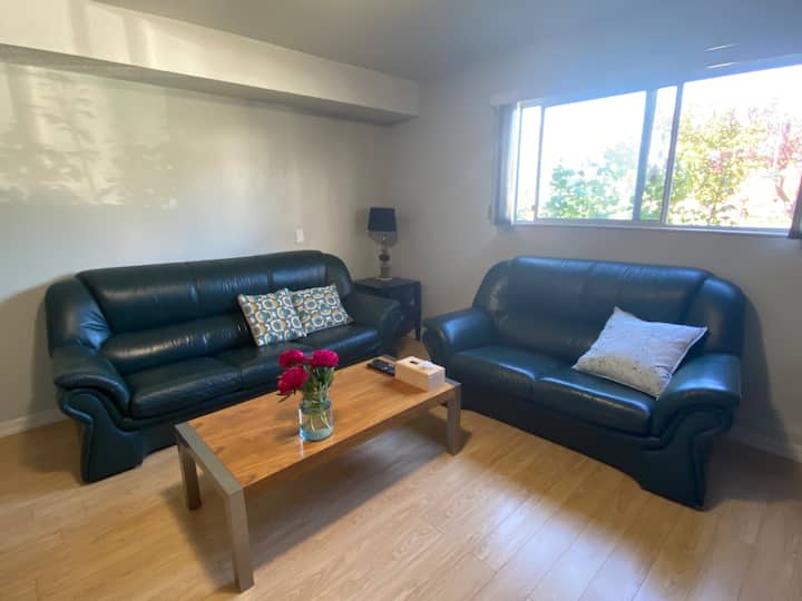 Spacious Clean 2 Bedrooms 1 Bath & Big Back Yard - 列治文