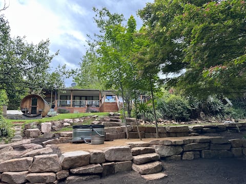 Riverfront  + Kayaks, Hot Tub, Sauna + Fire pit