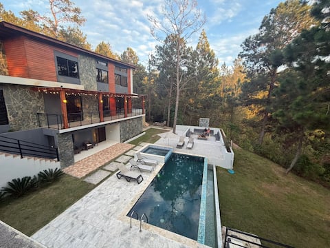 Villa Segura Vicente, Constanza