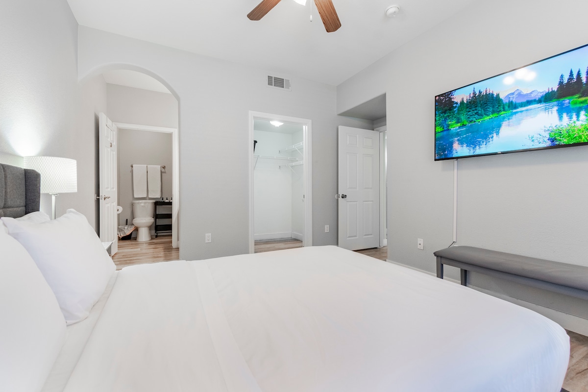 Modern Vegas Getaway