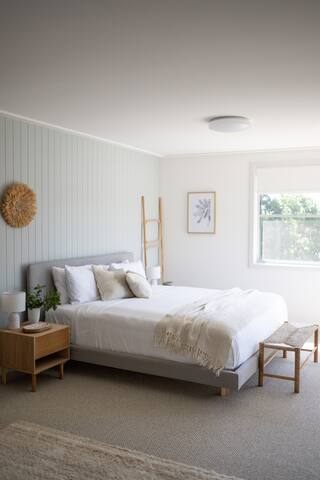 Diamond Beach House – beach front | pool | pets gallery image 4