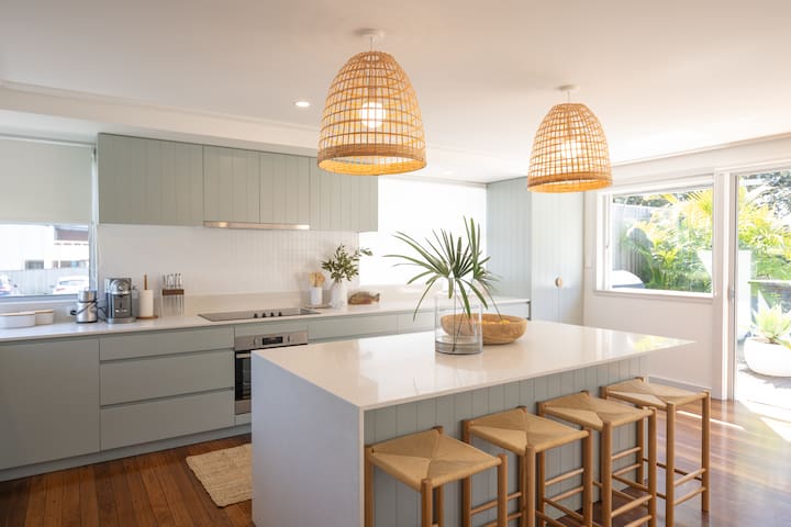 Diamond Beach House – Beachfront Pool Pets