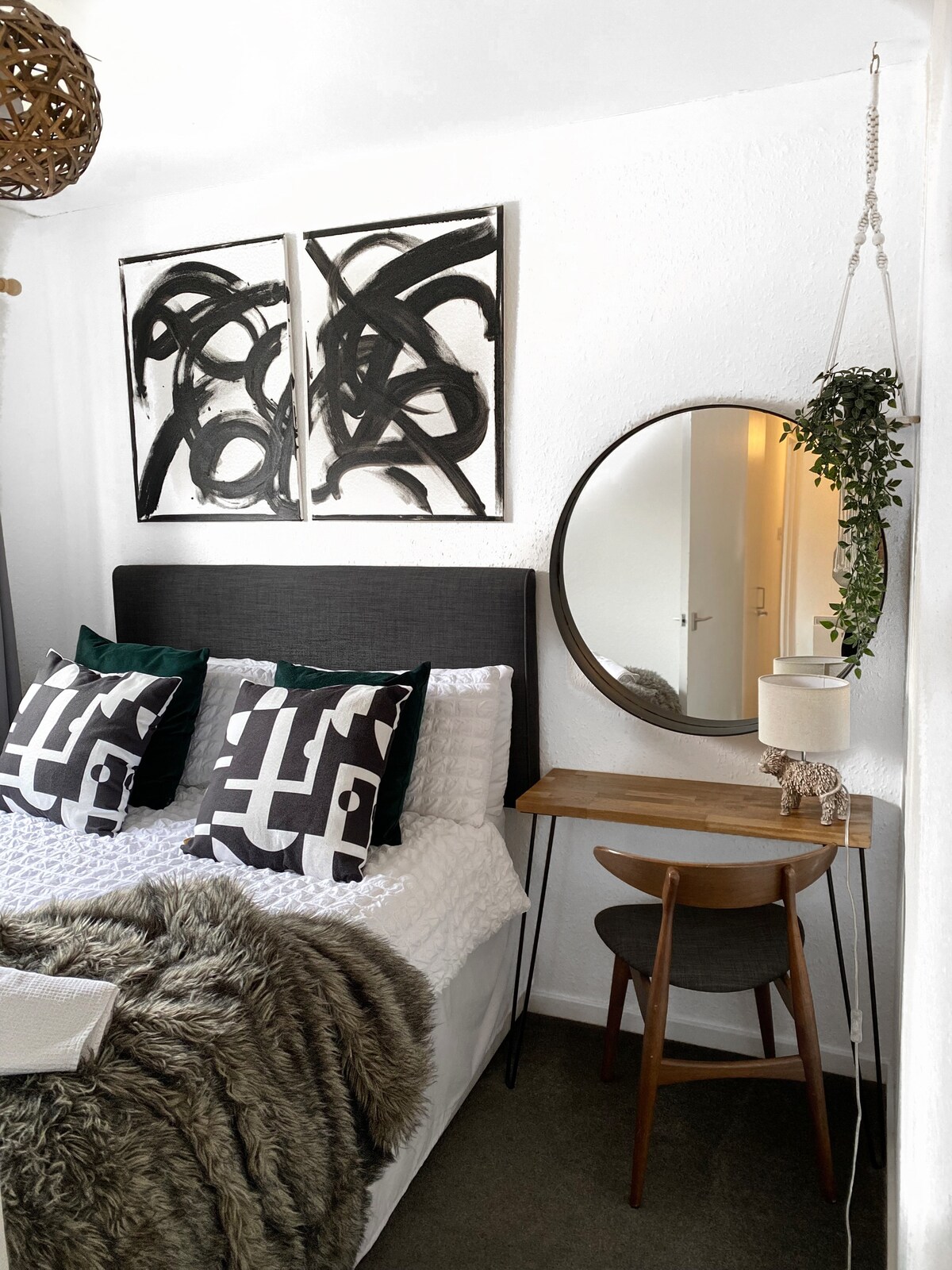 Spálňa s manželskou posteľou