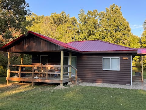 Cozy two bedroom cottage walking distance to lake