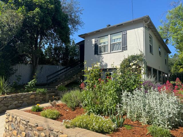 “Get Above It” in this 1940’s Comfy Downtown Home