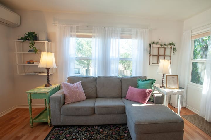 Vintage 2 Br Home Near Downtown And Trails - Shasta, CA