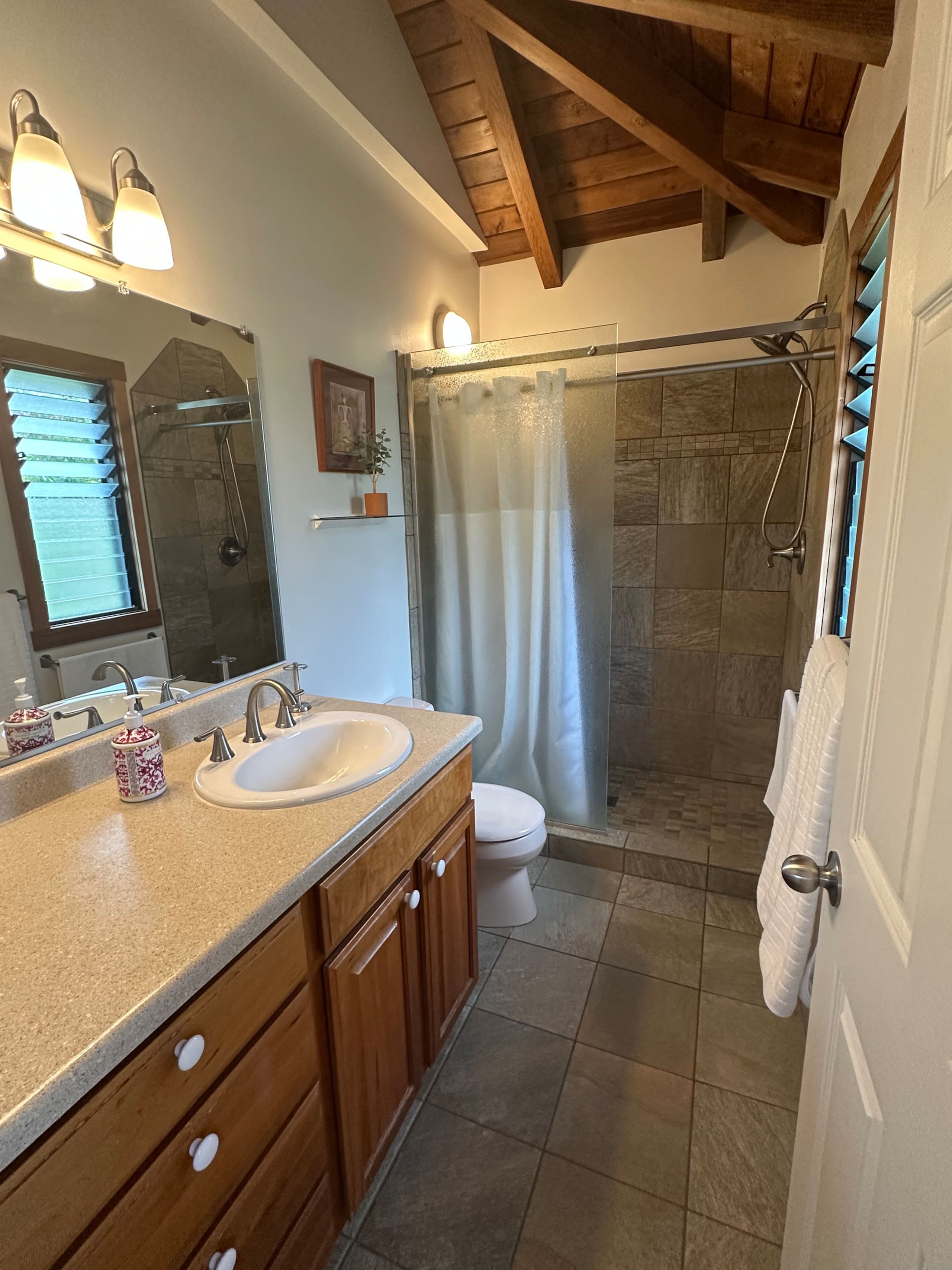 Home in Kailua-Kona · ★4.97 · 2 bedrooms · 2 beds · 3 baths - Image 27