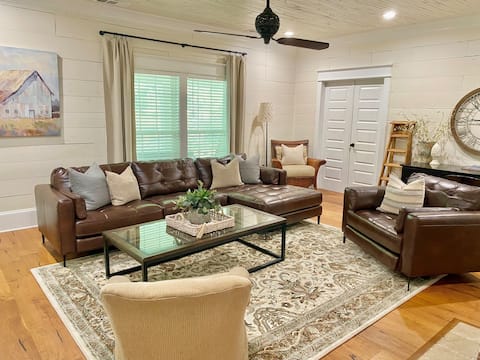 Luxury Farmhouse near McDonough Square