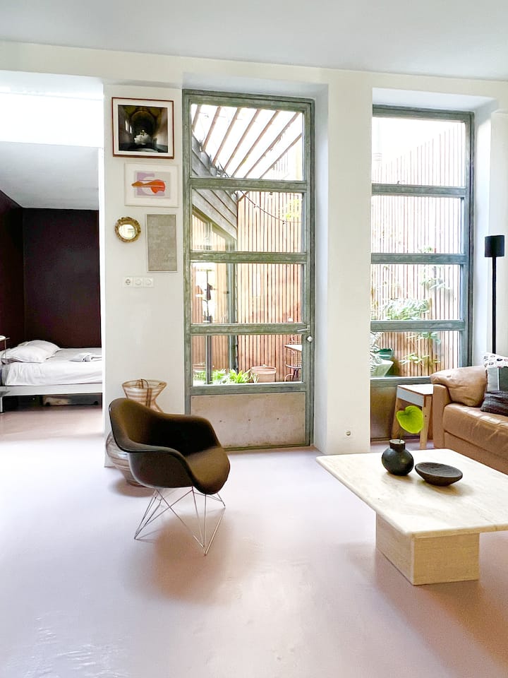 Art-filled Designer Flat W/ Private Patio - Amsterdam
