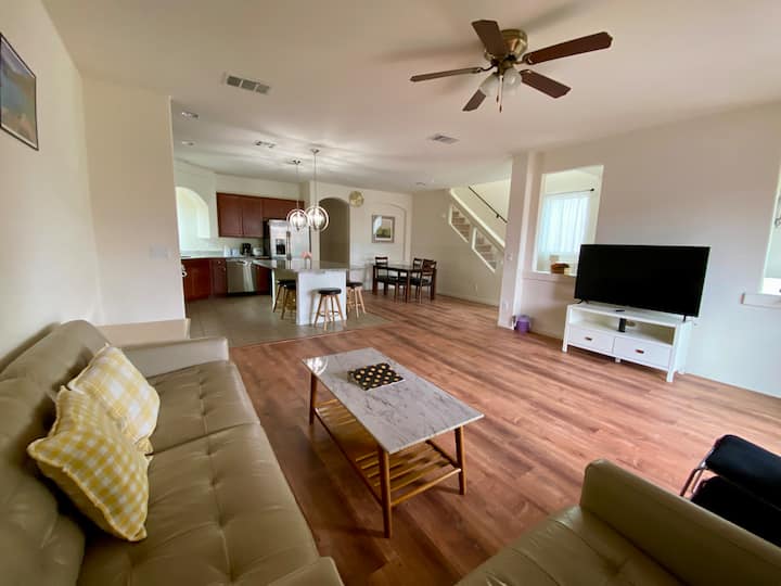 Beautiful 5br 3ba Home - Close To Lv Strip/airport - Las Vegas, NV