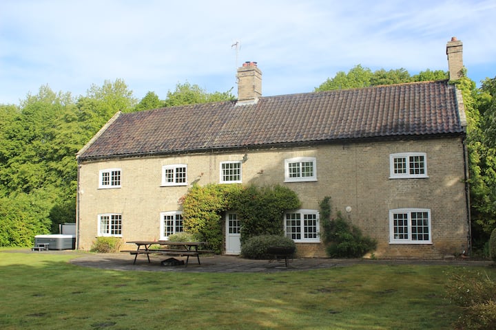 Spacious Estate Retreat + Hot Tub | Waveney Valley - Beccles