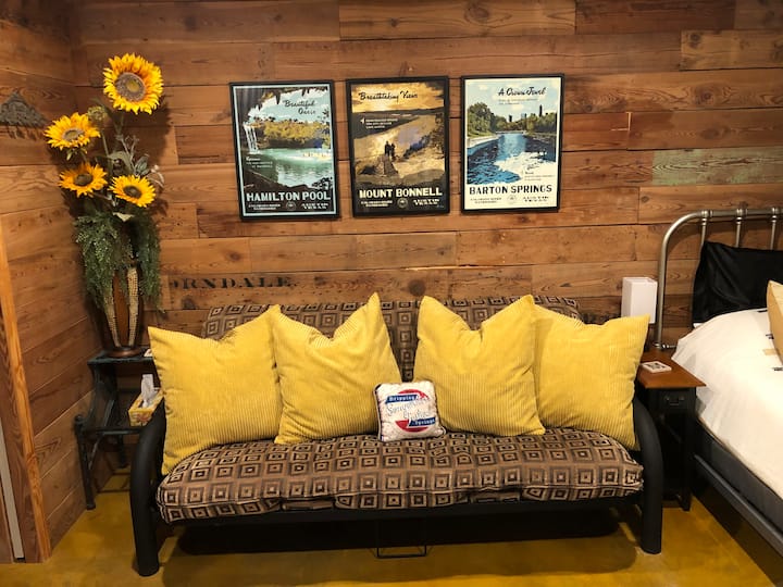 Milda’s She Shed (Cozy Cabin) - Dripping Springs, TX